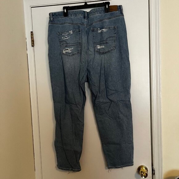 American Eagle Size 20 Curvy Mom Jean with Distressing - Picture 2 of 9
